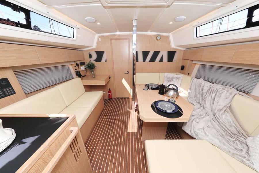 Bavaria C42 Style Leya