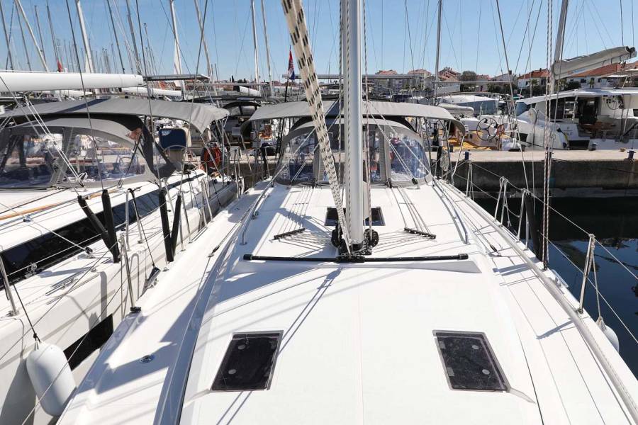 Bavaria C42 Style Antares