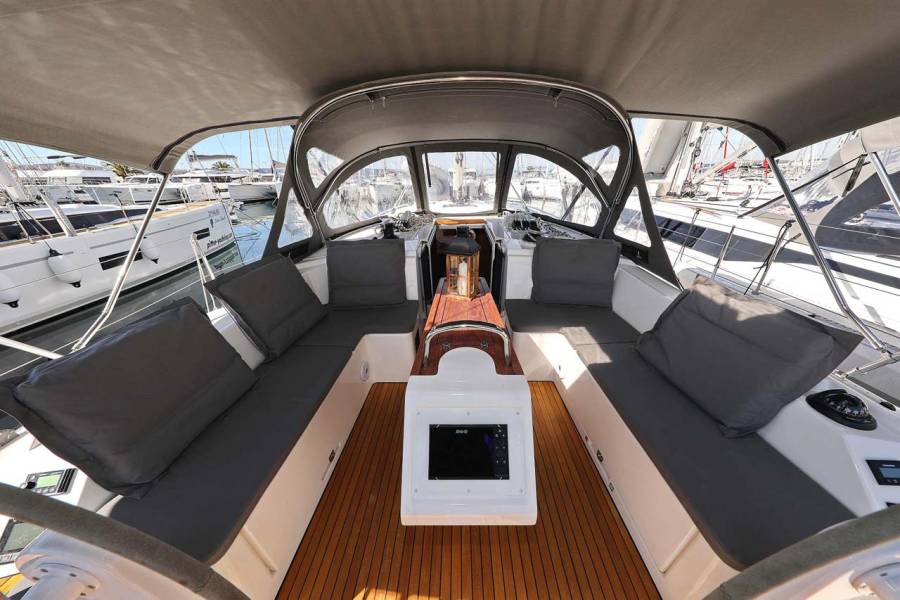 Bavaria C42 Style Antares