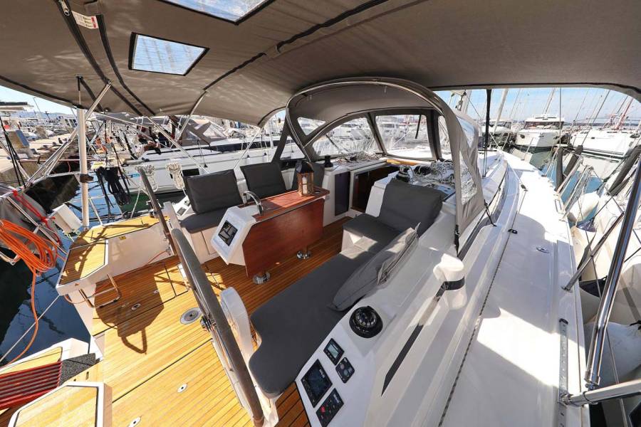 Bavaria C42 Style Antares