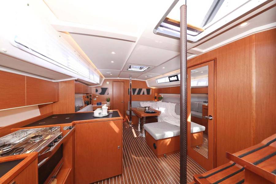 Bavaria C42 Style Antares