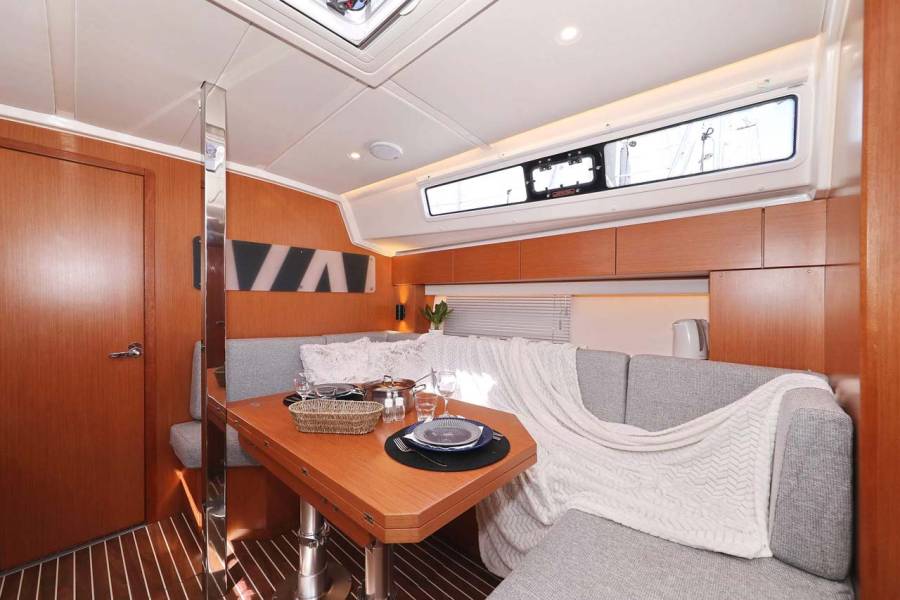 Bavaria C42 Style Antares