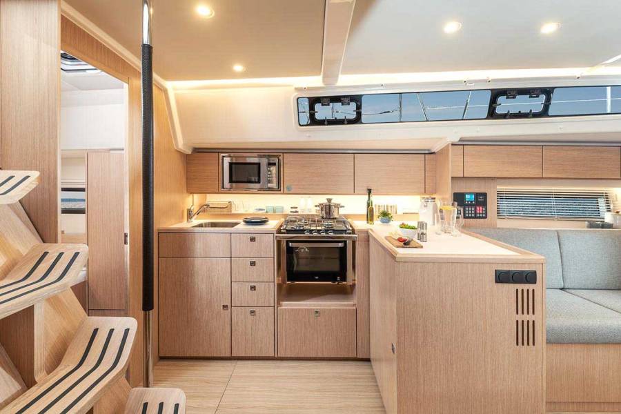 Bavaria C42 Style Sea Breeze