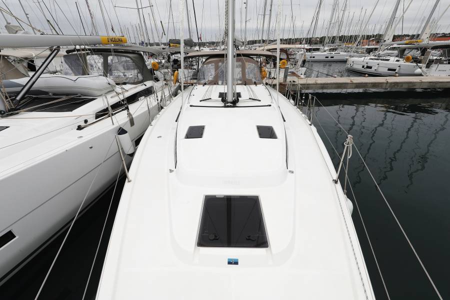 Bavaria C42 Maupiti