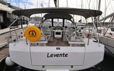 Bavaria C42 Levente