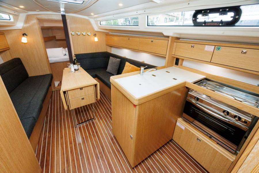 Bavaria Cruiser 34 Style Roko