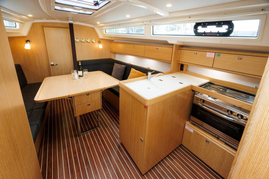 Bavaria Cruiser 34 Style Roko