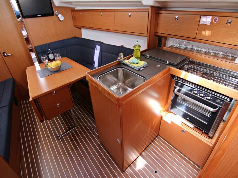 Bavaria Cruiser 34 Lucy