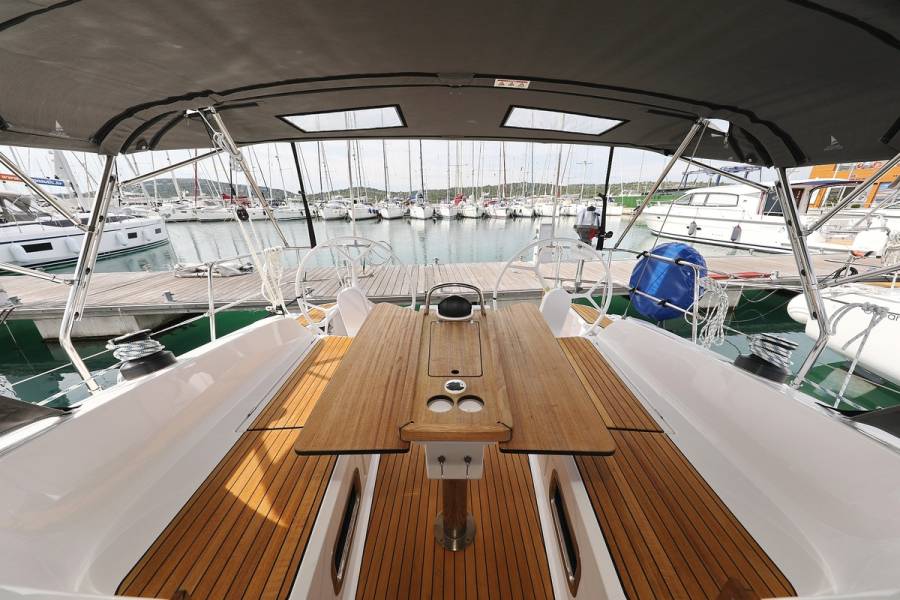 Bavaria Cruiser 37 aMore