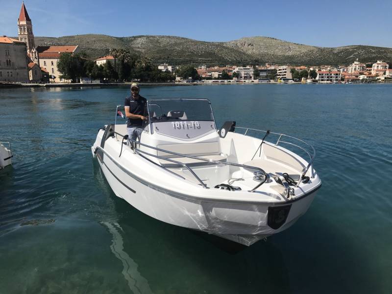 Beneteau Beneath Flyer 7.7 Space Deck