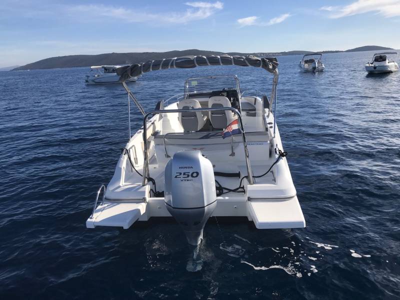 Beneteau Beneath Flyer 7.7 Space Deck