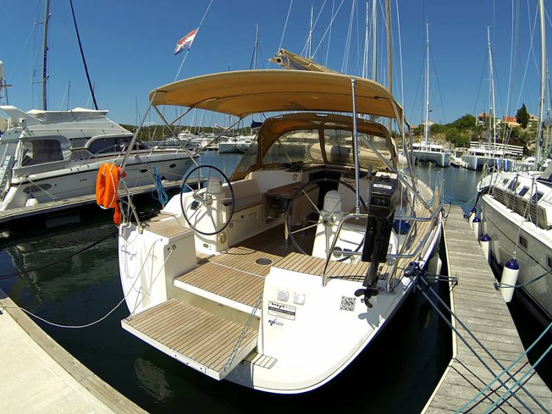 Dufour 375 GL China Girl