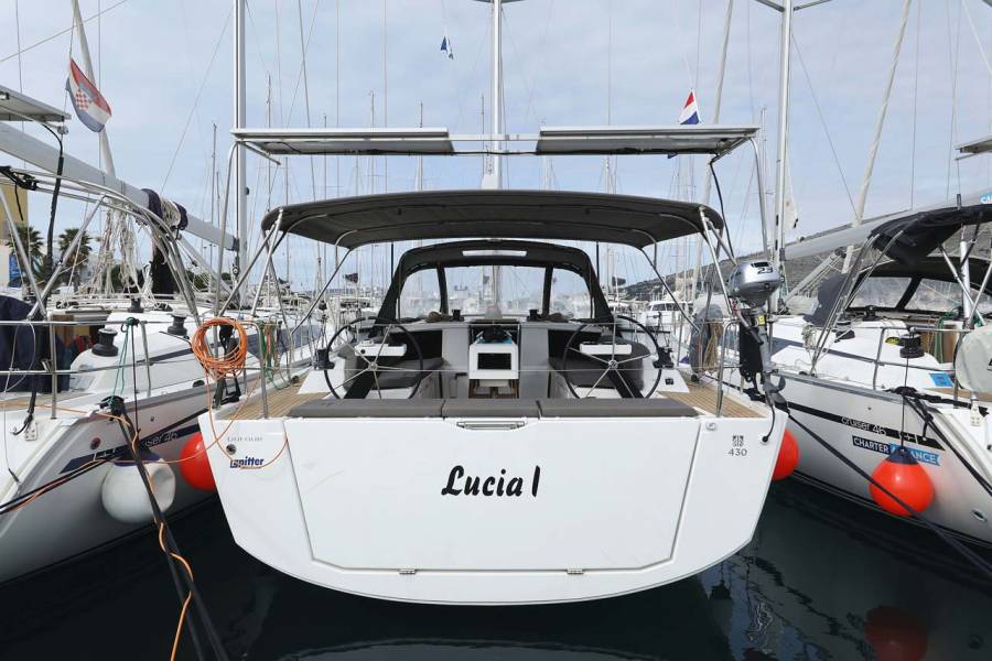 Dufour 430 Lucia 1