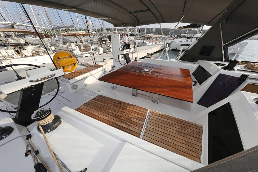 Dufour 470 Luna