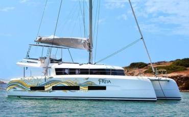 Dufour 48 Catamaran, Freya