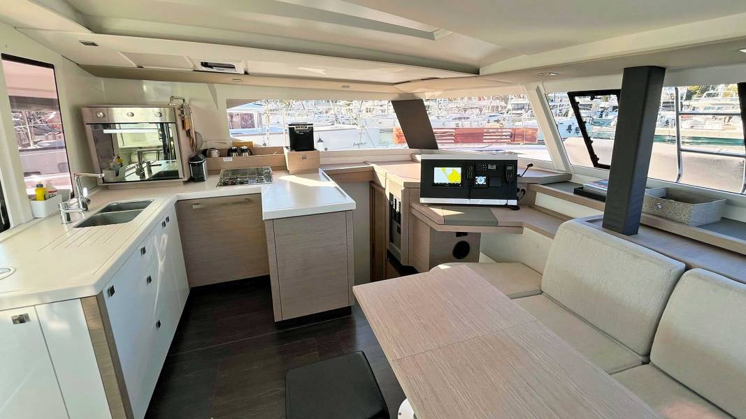 Fountaine Pajot Astrea 42 Mojo