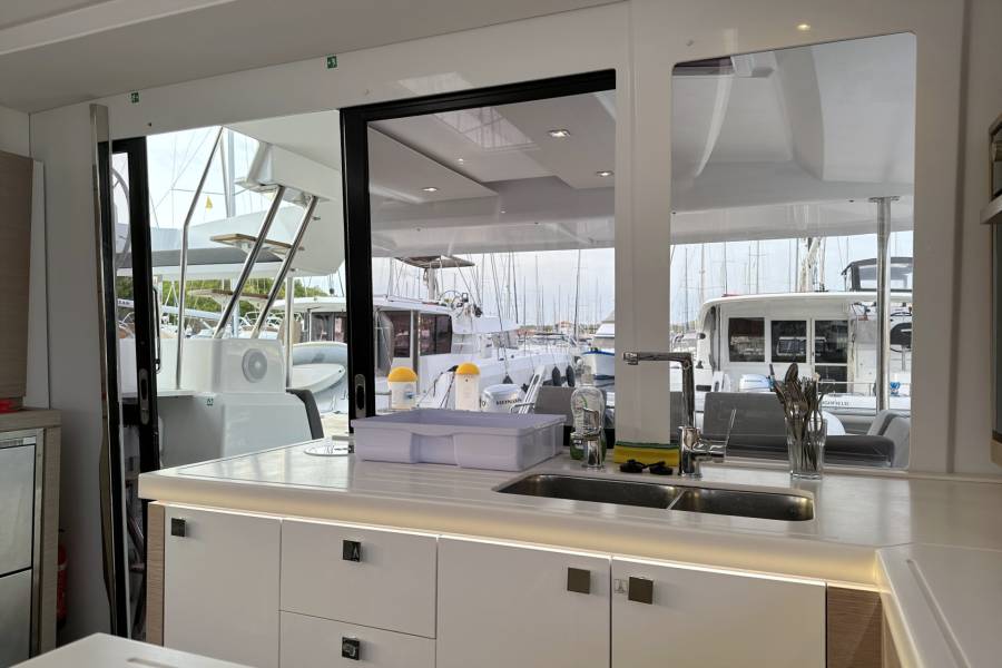 Fountaine Pajot Astrea 42 Arisa