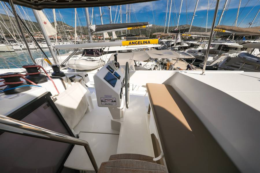 Fountaine Pajot Saona 47 Quintet Nina V