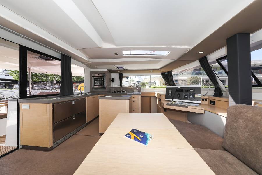 Fountaine Pajot Saona 47 Quintet Nina V