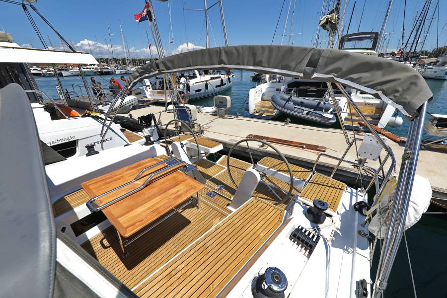 Hanse 418 Nike