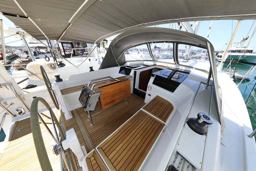 Hanse 418 Nike