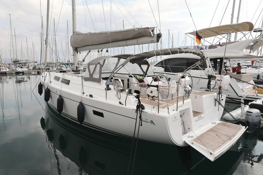 Hanse 455 Bare Necessities