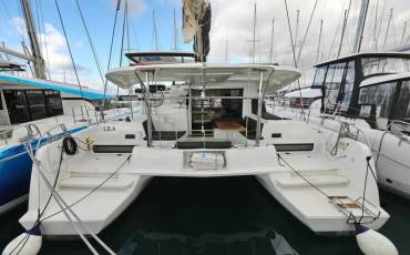 Lagoon 42, Lila