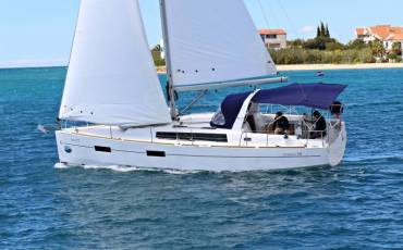 Oceanis 38.1 Aura