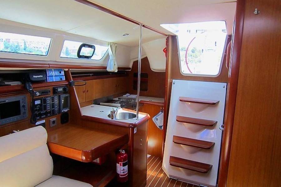 Sun Odyssey 32i Little Hanni