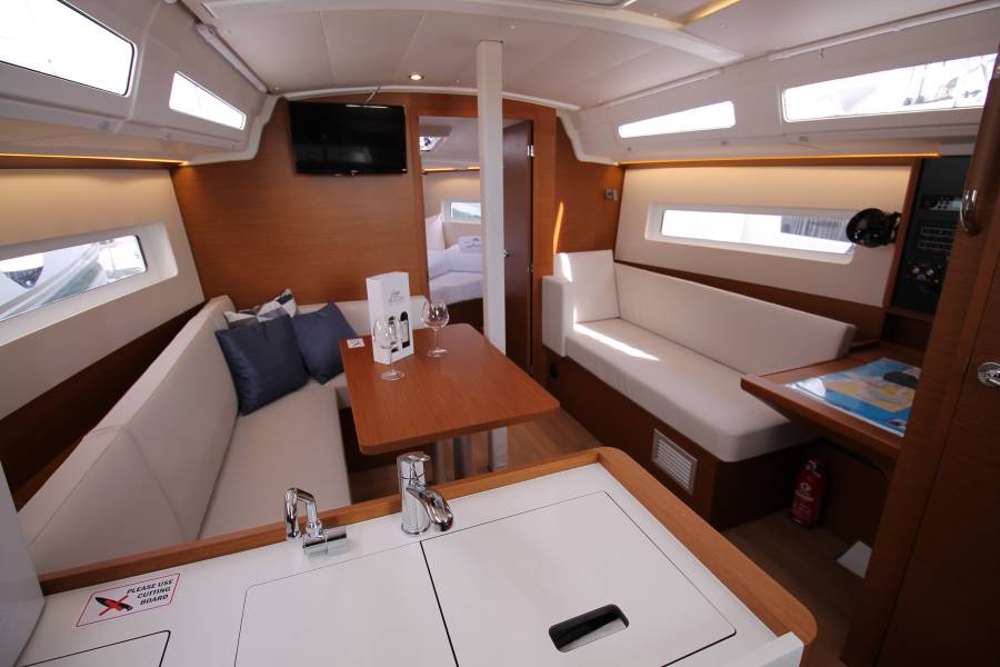 Sun Odyssey 380 Evita