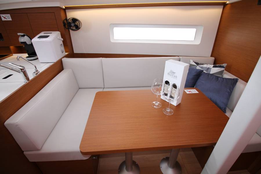 Sun Odyssey 380 Evita