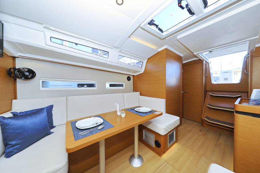 Sun Odyssey 410 Diona