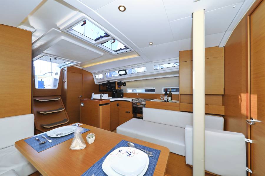 Sun Odyssey 410 Diona