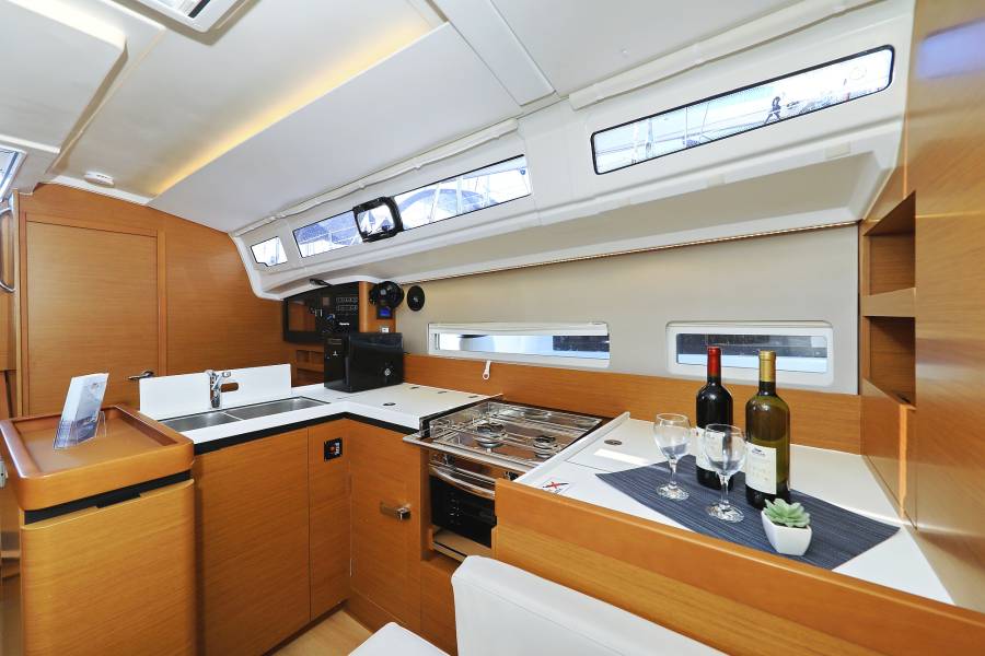 Sun Odyssey 410 Diona